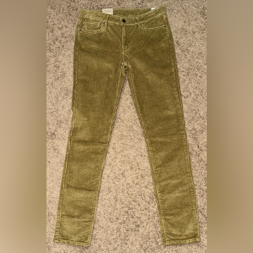 NWT Levi Corduroy Womens Jeans (Size 29- 29x30)